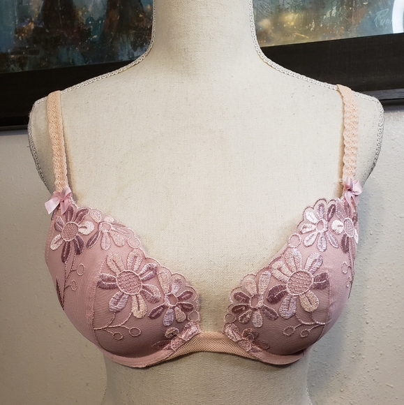 Victoria's Secret Embroider Push-up Bra - Picture 6 of 6